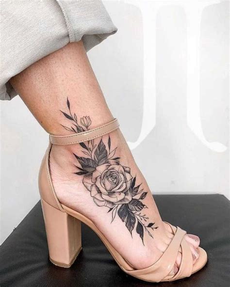 tatuajes para el pie de mujer|Tatuajes en los pies: los 20 símbolos más utilizados。